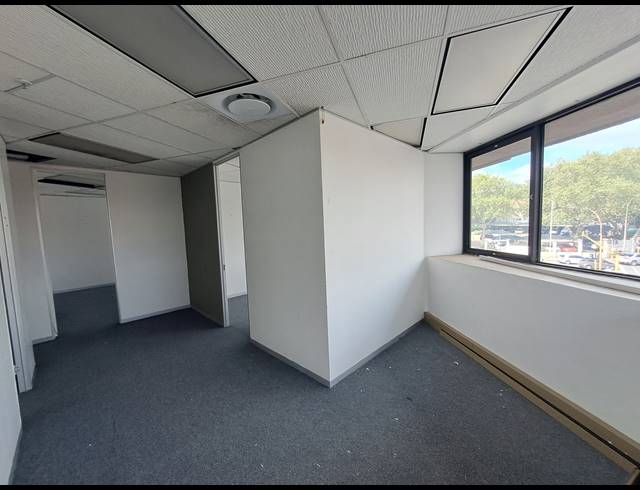 155M² OFFICE TO LET IN DUNKELD WEST